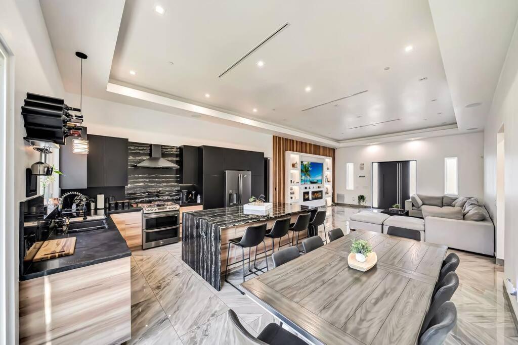 Poolside Paradise 5br 4ba * Los Angeles