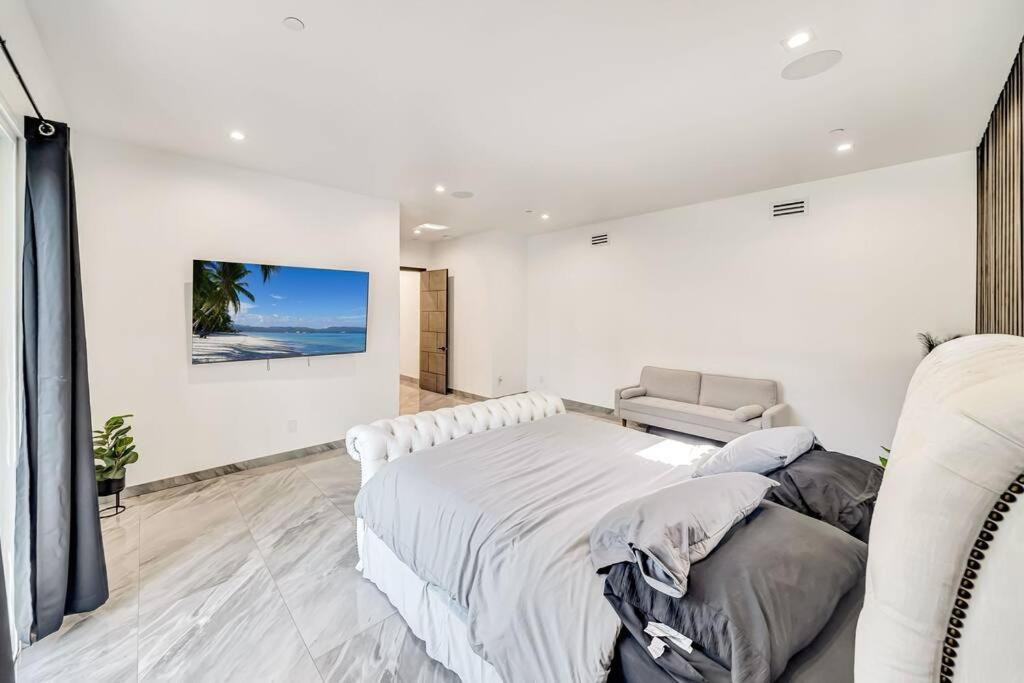 Poolside Paradise 5br 4ba Los Angeles