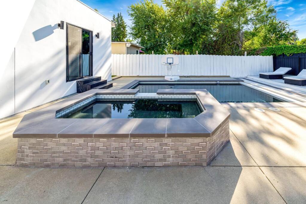 Poolside Paradise 5br 4ba * Los Angeles