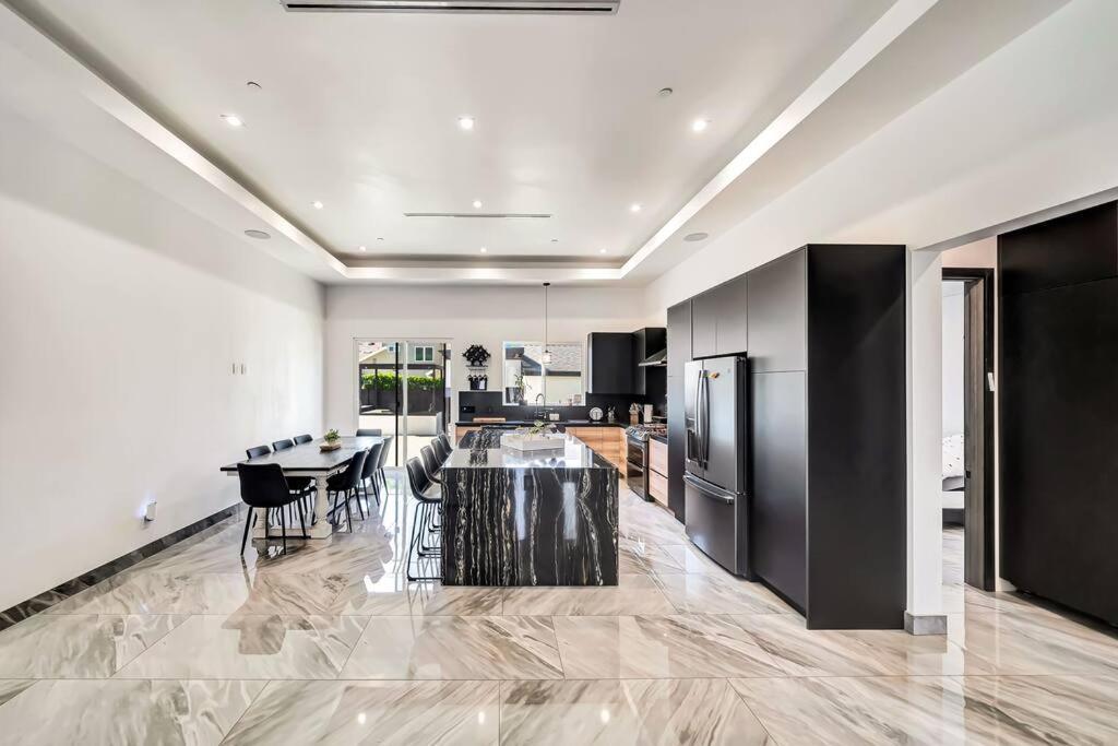 Poolside Paradise 5br 4ba * Los Angeles