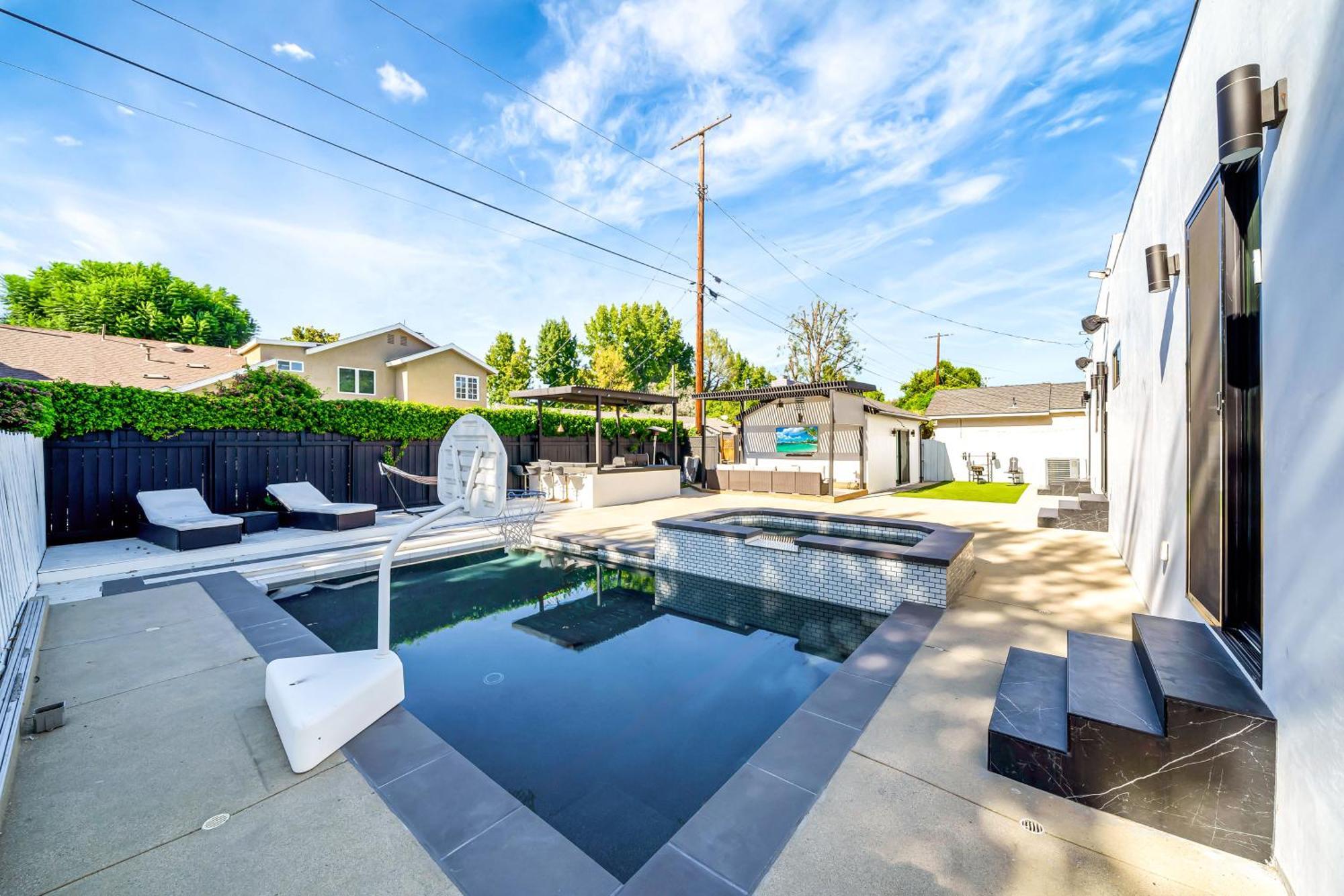 Poolside Paradise 5br 4ba * Los Angeles